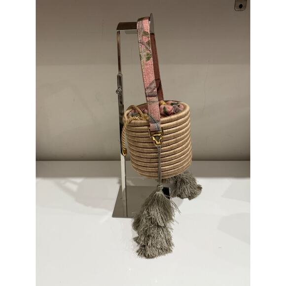 Maison Alma Paraiso Rose Bucket Handbag with Removable Strap - Picture 3 of 13